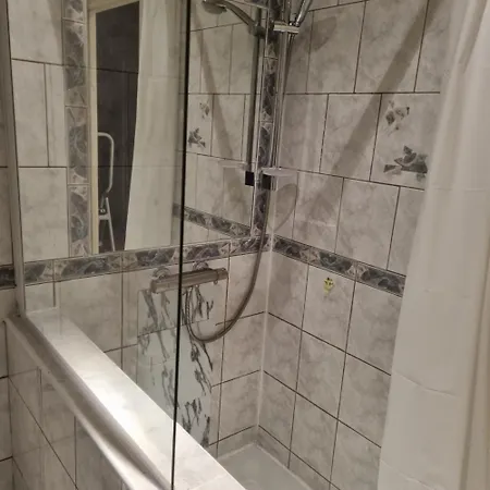 A L'etage Salle De Bains Au Rez De Chaussee (adults Only) 住宿加早餐酒店 3*