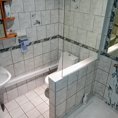 à L'étage Salle De Bains Au Rez De Chaussée Combaillaux