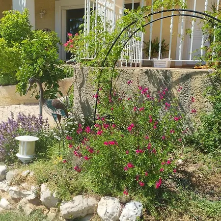 A L'etage Salle De Bains Au Rez De Chaussee (adults Only) Bed & Breakfast 3*