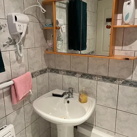 A L'etage Salle De Bains Au Rez De Chaussee (adults Only) 住宿加早餐酒店 3*