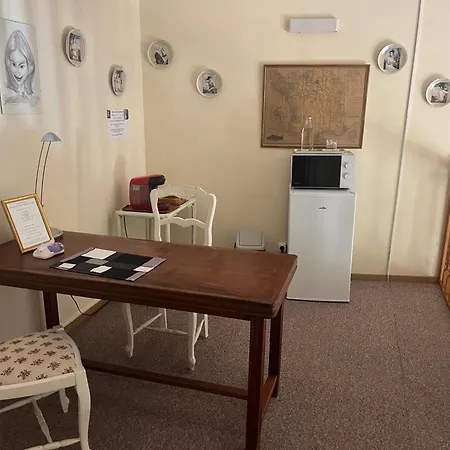 A L'etage Salle De Bains Au Rez De Chaussee (adults Only) Bed & Breakfast 3*