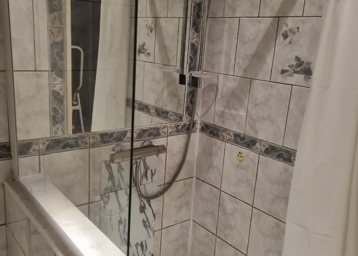 à L'étage Salle De Bains Au Rez De Chaussée Bed & Breakfast 3*