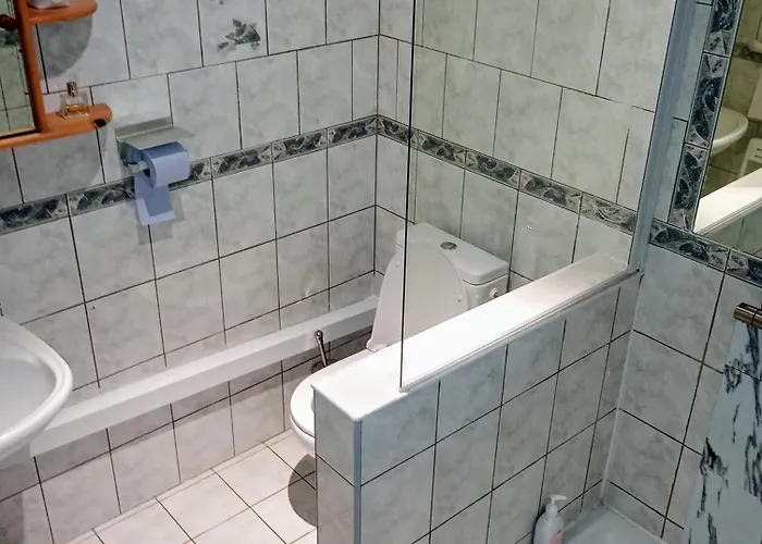 à L'étage Salle De Bains Au Rez De Chaussée Combaillaux