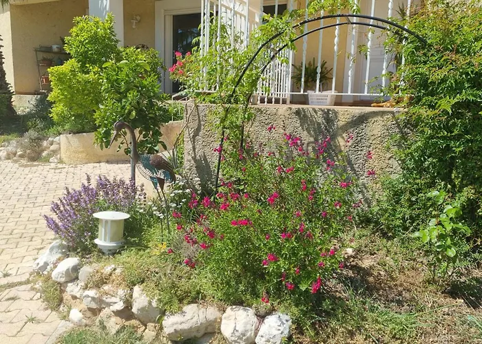 à L'étage Salle De Bains Au Rez De Chaussée Bed & Breakfast 3*