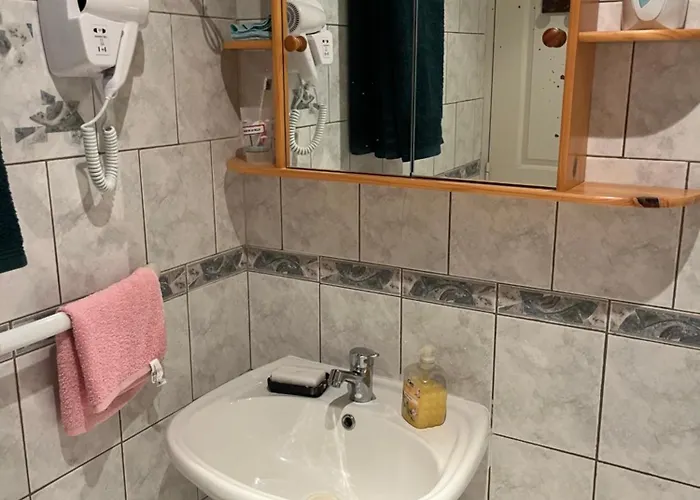 à L'étage Salle De Bains Au Rez De Chaussée Bed & Breakfast 3*