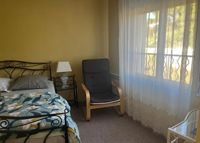 à L'étage Salle De Bains Au Rez De Chaussée Combaillaux