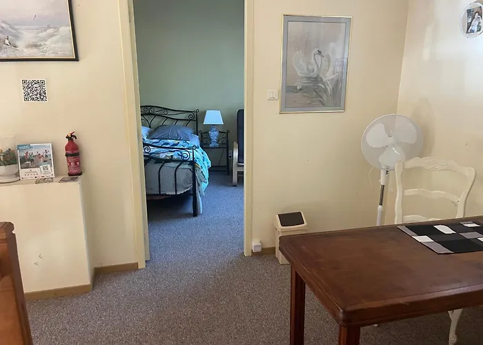 à L'étage Salle De Bains Au Rez De Chaussée Bed & Breakfast 3*