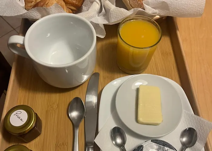 Bed & Breakfast à L'étage Salle De Bains Au Rez De Chaussée Combaillaux